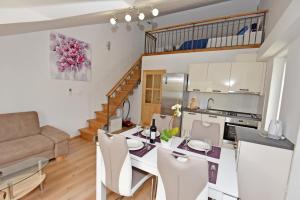 Kuchyň nebo kuchyňský kout v ubytování Apartments Lorena