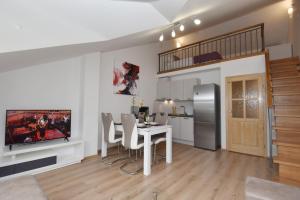 Kuchyň nebo kuchyňský kout v ubytování Apartments Lorena