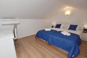Postel nebo postele na pokoji v ubytování Apartments Lorena