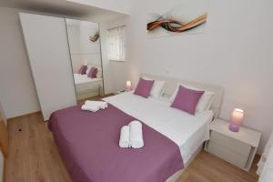Postel nebo postele na pokoji v ubytování Apartments Lorena