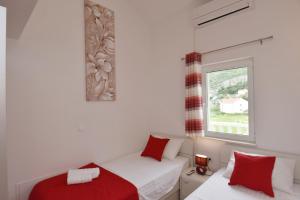 Postel nebo postele na pokoji v ubytování Apartments Lorena