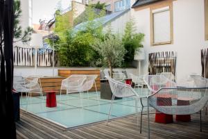 Rõdu või terrass majutusasutuses HANNONG Hotel & Wine Bar
