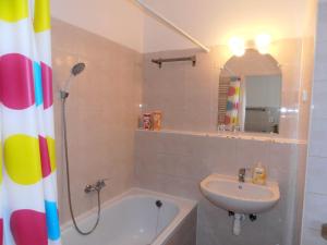 Ванная комната в Budapest Baross Apartment