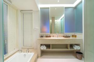 Bilik mandi di Rest Detail Hotel Hua Hin