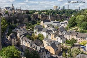 Nespecifikovaný výhled na destinaci Lucemburk nebo výhled na město při pohledu z apartmánu