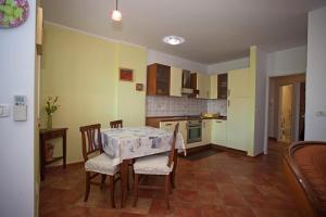 Kuchyň nebo kuchyňský kout v ubytování Apartment Pia