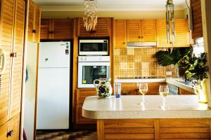 A kitchen or kitchenette at Coal d' Vine VIEW - Cessnock NSW
