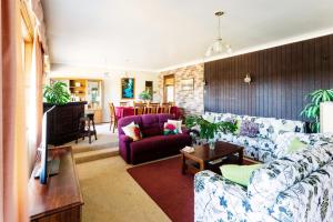 a living room with two couches and a table at Coal d' Vine VIEW - Cessnock NSW in Cessnock