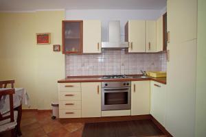 Kuchyň nebo kuchyňský kout v ubytování Apartment Pia