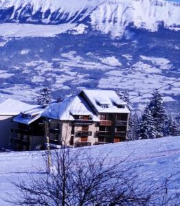 a building on top of a snow covered mountain at Appartements les Bressanes in Selonnet