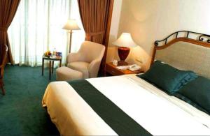 Postel nebo postele na pokoji v ubytování Century Park Hotel