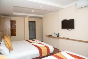Postel nebo postele na pokoji v ubytování Sakura Boutique Hotel