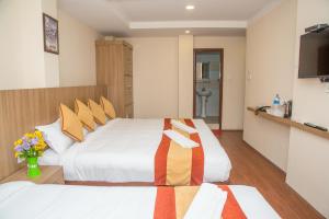 Postel nebo postele na pokoji v ubytování Sakura Boutique Hotel