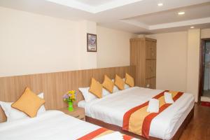 Postel nebo postele na pokoji v ubytování Sakura Boutique Hotel
