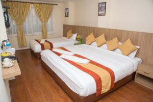 Postel nebo postele na pokoji v ubytování Sakura Boutique Hotel