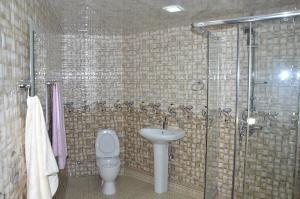 A bathroom at Vale hotel&restaurant complex