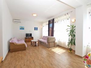 TV a/nebo společenská místnost v ubytování Apartments Edin 1359