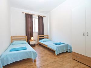 Postel nebo postele na pokoji v ubytování Apartments Edin 1359