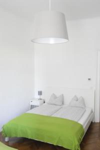 Łóżko lub łóżka w pokoju w obiekcie City-Apartments Langegger