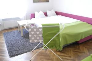 Łóżko lub łóżka w pokoju w obiekcie City-Apartments Langegger