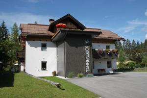 Budynek, w którym mieści się apartament