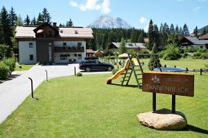 Plac zabaw dla dzieci w obiekcie Ferienhaus Tannenblick