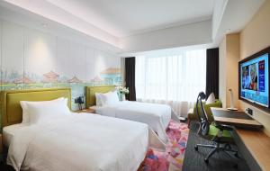 TV a/nebo společenská místnost v ubytování Hampton By Hilton Foshan Sanshui