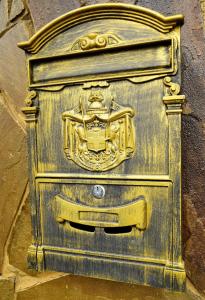 an old metal box with a crest on it at Guest House on Lermontova 8 in Sochi