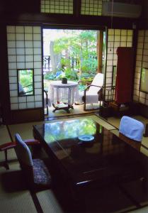 Posezení v ubytování Sumiyoshi Ryokan