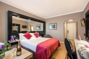 Cama ou camas em um quarto em Ashling Hotel Dublin