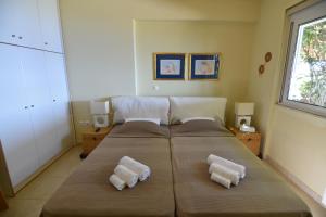 A bed or beds in a room at Blue Bay View - Beach House