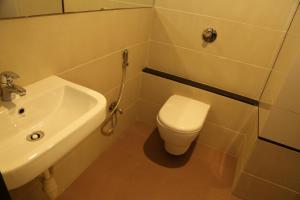 Fotografie z fotogalerie ubytování HOTEL MADNI ROYALE (50 Mtrs from Dargaah), Ajmer v destinaci Adžmér