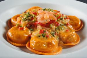 a plate of food with shrimp on top of pasta at Hotel de la Cañada in Córdoba