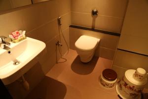 Fotografie z fotogalerie ubytování HOTEL MADNI ROYALE (50 Mtrs from Dargaah), Ajmer v destinaci Adžmér