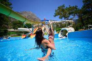 A piscina localizada em Liberty Lykia ou nos arredores
