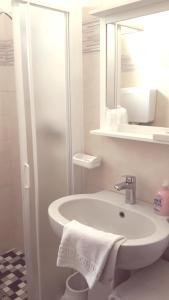 A bathroom at Hotel Imperiale