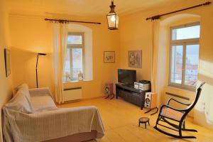 a living room with a couch and a tv at Hydra Optima in Hydra