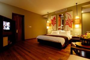 Postel nebo postele na pokoji v ubytování Chongfah Resort Khao Lak - SHA Extra Plus
