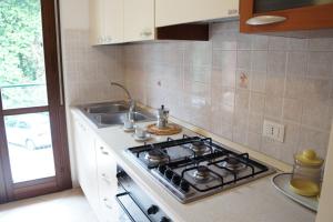 Kuchyň nebo kuchyňský kout v ubytování Residence Corallo