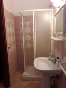Vonios kambarys apgyvendinimo įstaigoje la Campagnola