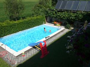 Basen w obiekcie Landhaus Pension Jany lub w pobliżu