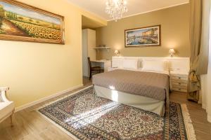A bed or beds in a room at Villa Luisa Rooms and Breakfast
