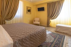A bed or beds in a room at Villa Luisa Rooms and Breakfast
