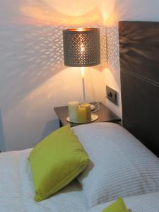 Postel nebo postele na pokoji v ubytování Living Sevilla Apartments Hércules