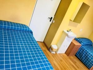 A bed or beds in a room at Pensión la Estación