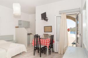 Gallery image of Captain Manos Studio Apartments in Grikos