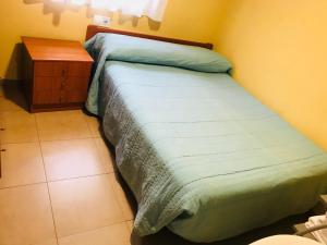 A bed or beds in a room at Pensión la Estación