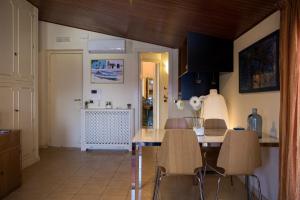 a kitchen with a dining table and chairs at Casa Piano di Gallo in Mondello