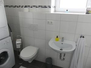 Een badkamer bij Ferienwohnung Anke - Apartment 5a