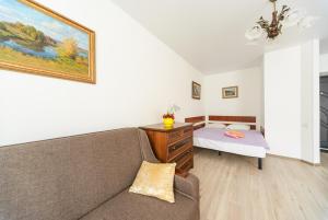 Postel nebo postele na pokoji v ubytování Comfortable apartment near airport Zhulyny